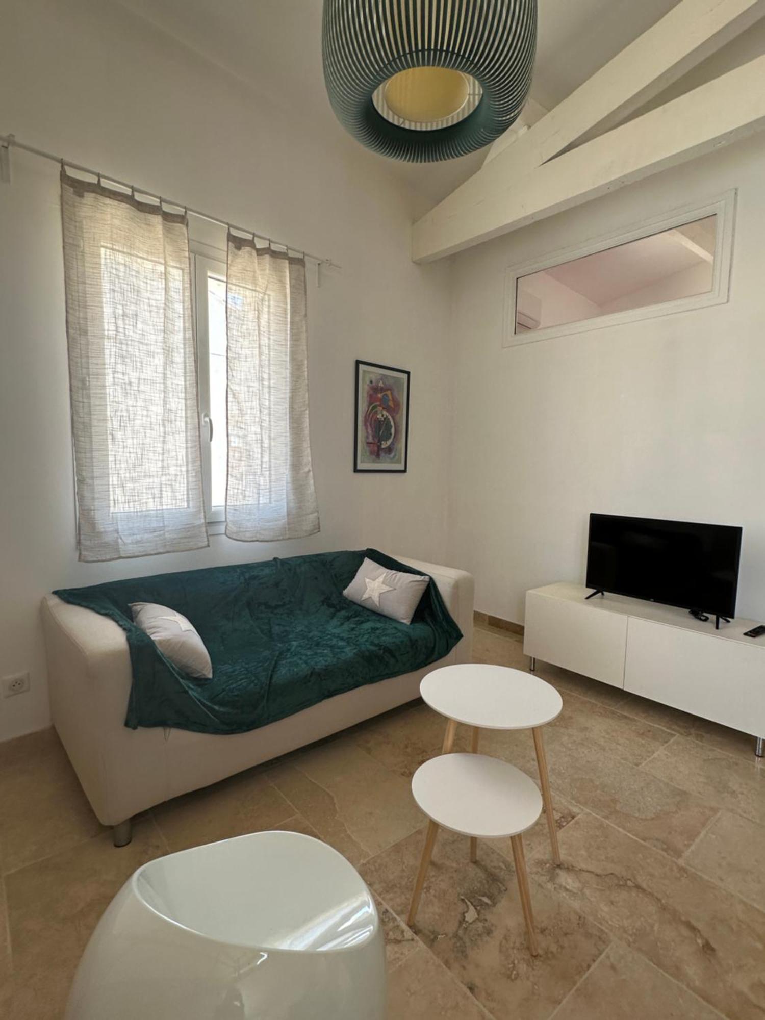 Appartement Avec Vue Sur L Eglise Des Saintes Exteriér fotografie