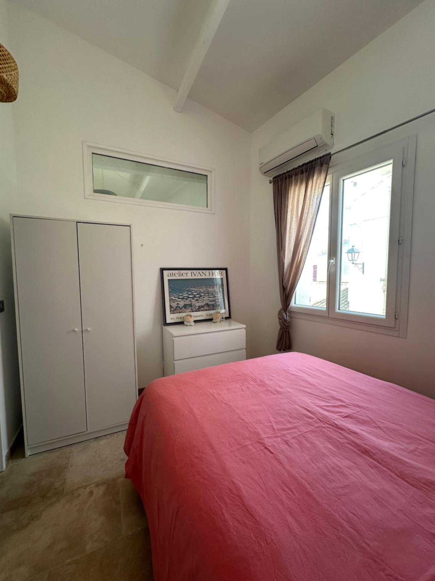 Appartement Avec Vue Sur L Eglise Des Saintes Exteriér fotografie