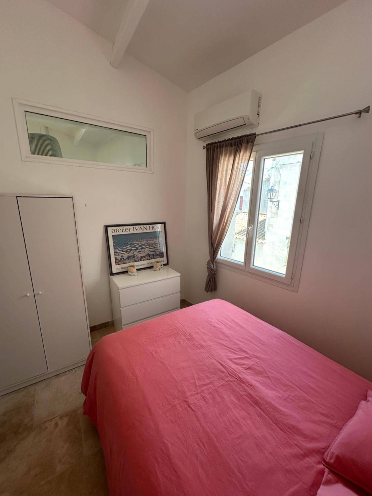 Appartement Avec Vue Sur L Eglise Des Saintes Exteriér fotografie