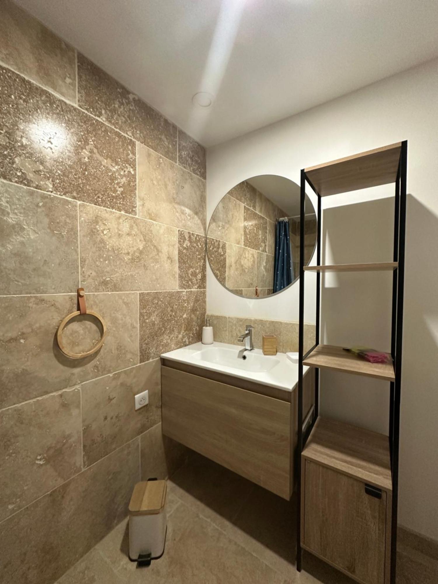 Appartement Avec Vue Sur L Eglise Des Saintes Exteriér fotografie